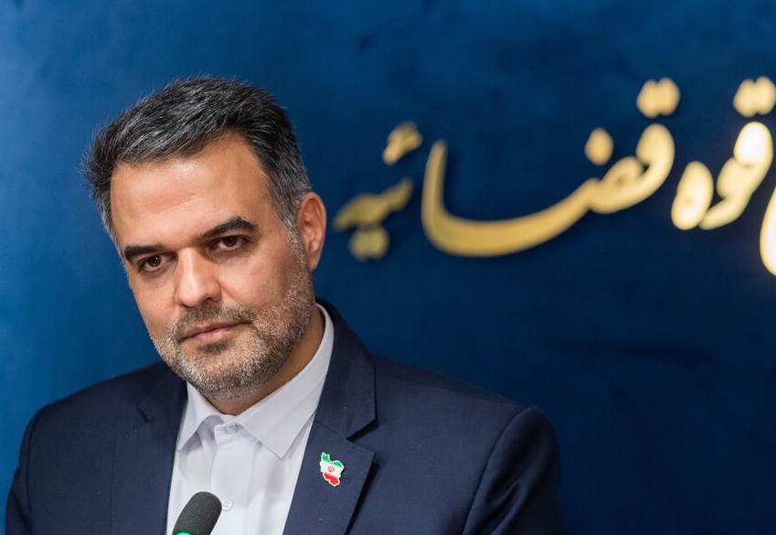 سخنگوی قوه قضائیه: برای برخی مسئولان دولتی و یک معاون وزیر در پرونده کارت‌های بازرگانی پرونده قضائی تشکیل شد / فقط ۱۳ بانک کفایت سرمایه دارند