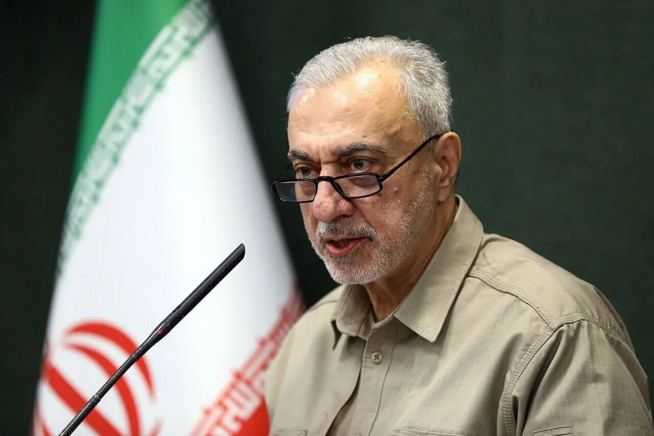 وزیر دفاع: برای ما پاسخ به تهدید‌های مکرر، مسابقه لفاظی نیست، بلکه تبدیل تهدید‌ها به قدرت دفاعی موثرتر است/خاک میخوریم، اما خاک نمی‌دهیم