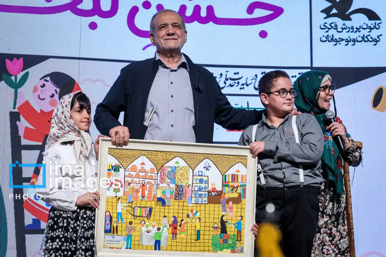 عکس یادگاری پزشکیان با کودکان (3)