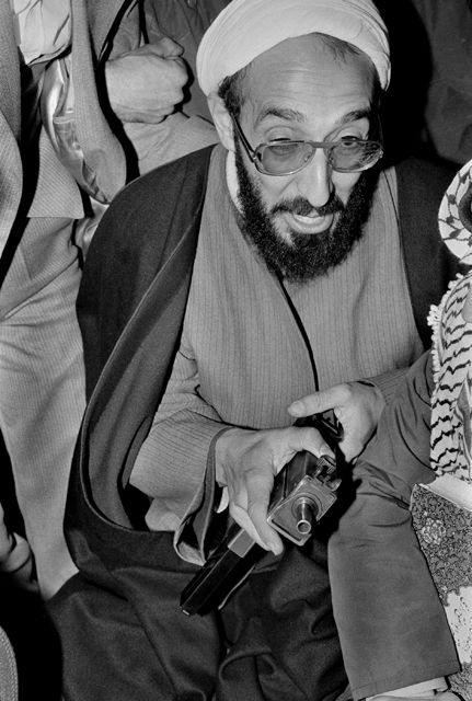 عباس عطار انقلاب