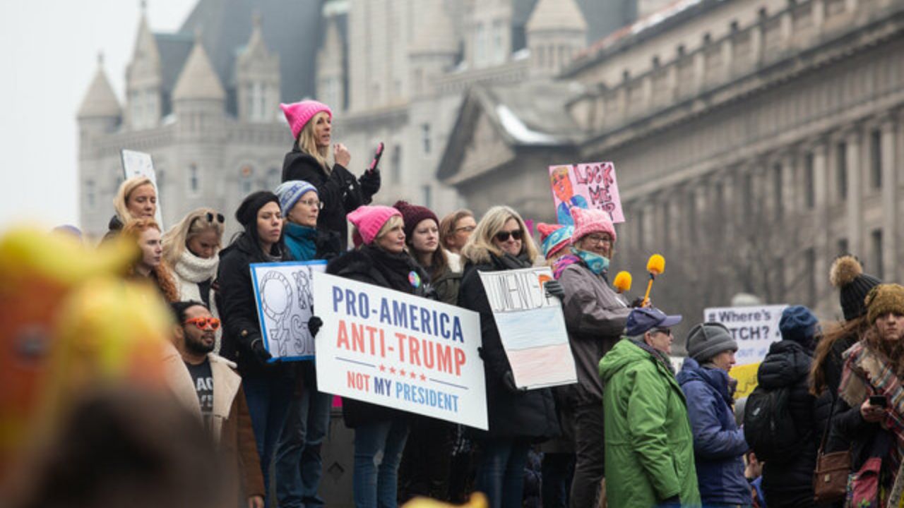 کلاه صورتی ها