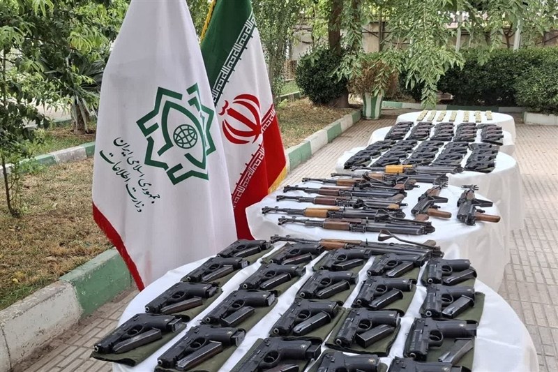 انهدام تیم قاچاق سلاح جنگی در غرب کشور/ بازداشت 2 نفر و کشف 109 قبضه سلاح