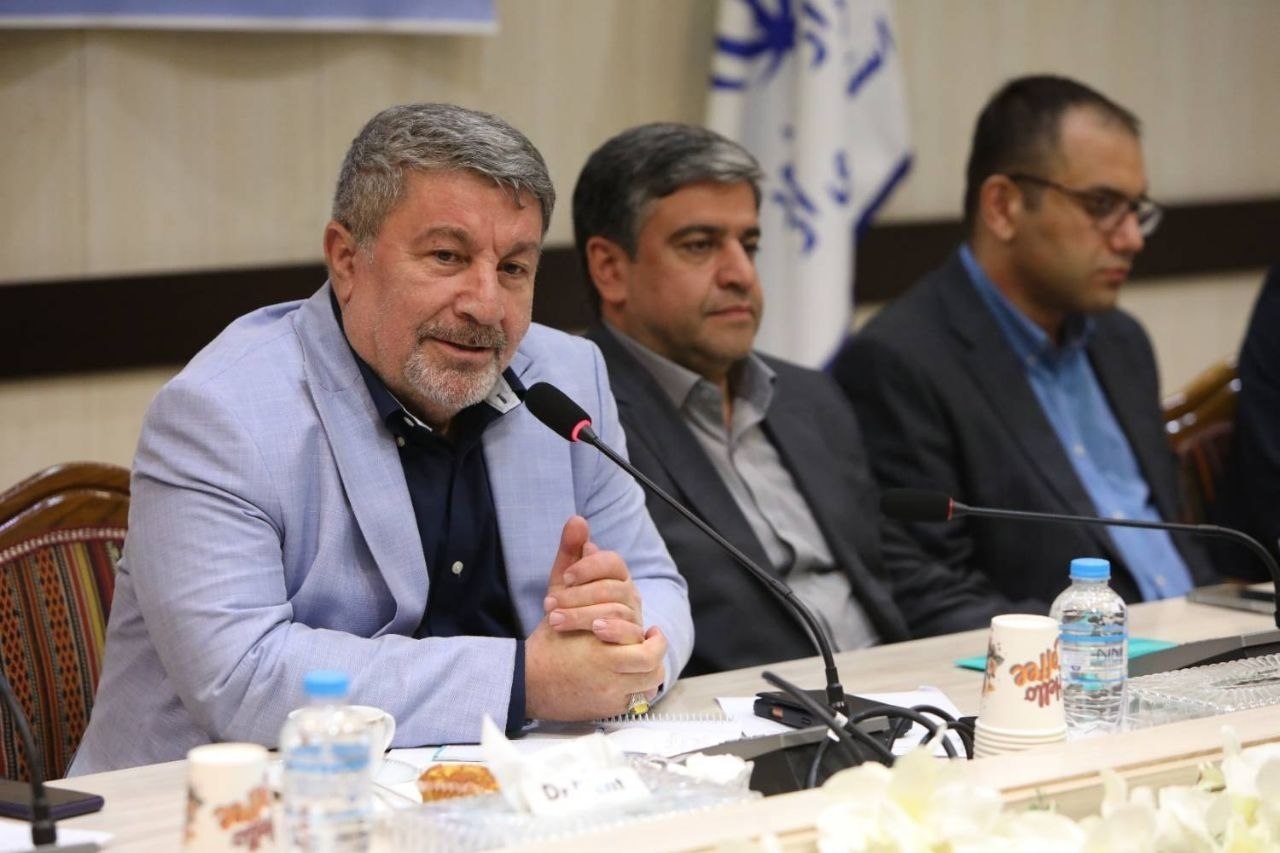 نشست الیاس حضرتی با جوانان۱
