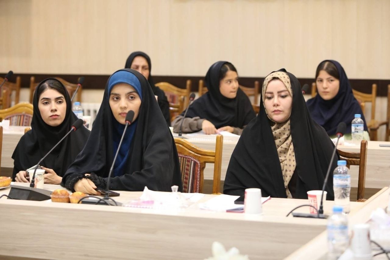 نشست الیاس حضرتی با جوانان۶