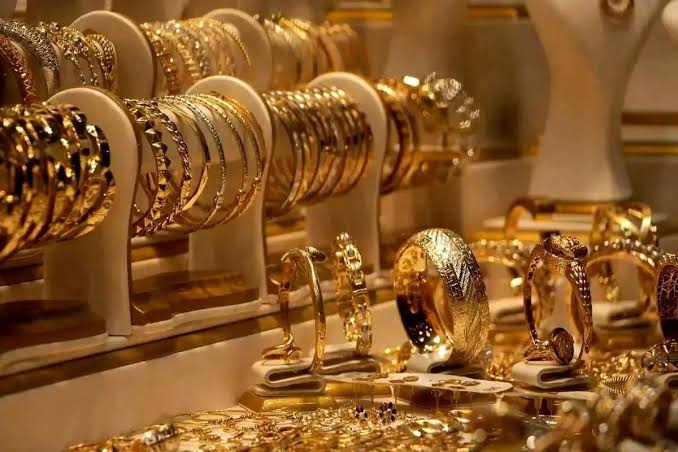 قیمت طلای ۱۸ عیار امروز یکشنبه ۳ آبان ۱۴۰۵ / سقوط سنگینی طلای ۱۸ عیار