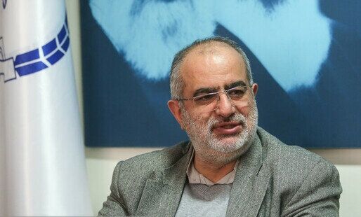 کنایه توییتری حسام‌الدین آشنا درپی انتشار ادعای مسدودسازی دارایی‌های ایران در قطر؛ فرق است بین دریافت پالت اسکناس و تضمین در کشور ثالث! + عکس