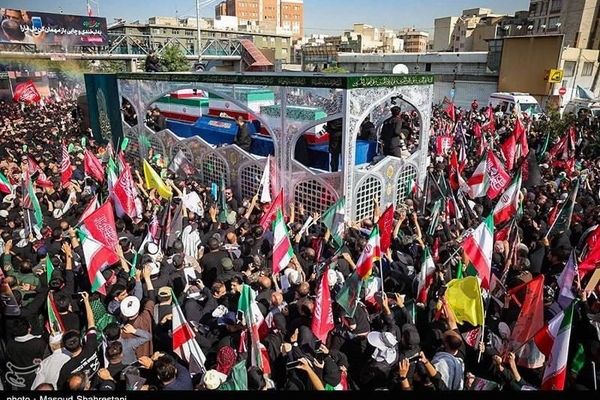حسن زاده خبر داد: پایان مراسم تشییع در تهران قبل از ساعت ۱۷ /انتقال پیکرهای مطهر به شهر قم پیش از اذان مغرب