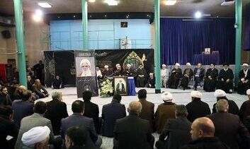 تصاویری جدید از برادر سید حسن خمینی در مراسم تشییع روحانی معروف + عکس