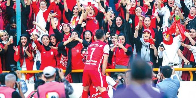 زنان؛ علت برگزاری بازی پرسپولیس و آلومینیوم بدون تماشاگر!