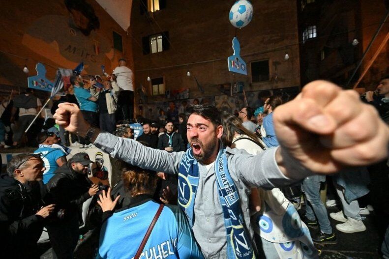 کشته شدن یک هوادار در جشن قهرمانی ناپولی