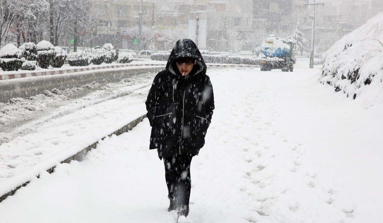 برف مدرسه‌ها و امتحانات کردستان را تعطیل کرد