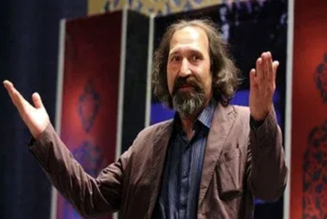 ظاهر طبیعی و آزادانه‌ میان خانم‌ها و آقایان در سریالِ سلمان فارسی