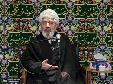 برای اشک گرفتن تعبیرهایی که در شأن اهل بیت نیست را به کار نبریم؛ بعضی تعبیرها بسیار موهن است