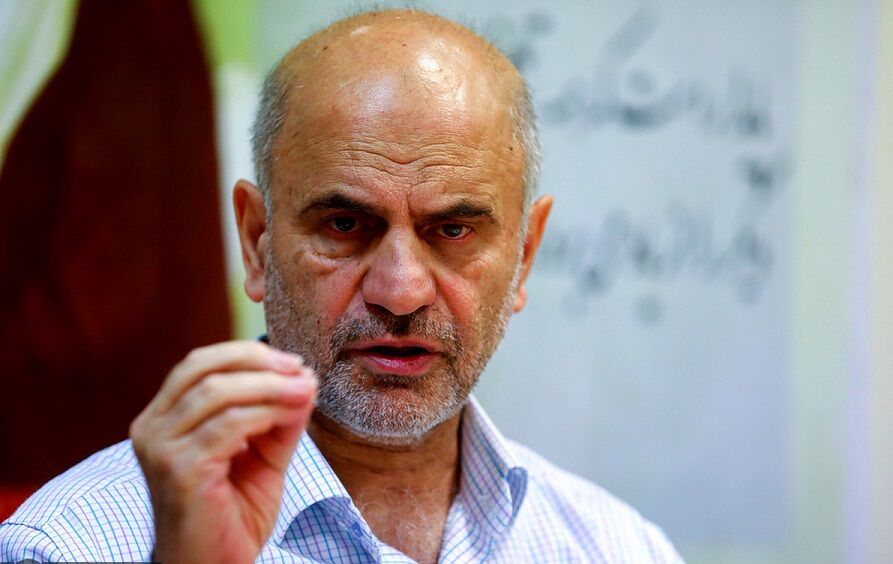 قاچاق بنزین با زیر زبان گذاشتن یا در جیب که نیست، با لوله چنداینچی قاچاق می‌کنند؛ سیستم امنیتی که ریگی را از آسمان پایین می‌آورد، چطور متوجه نمی‌شود؟