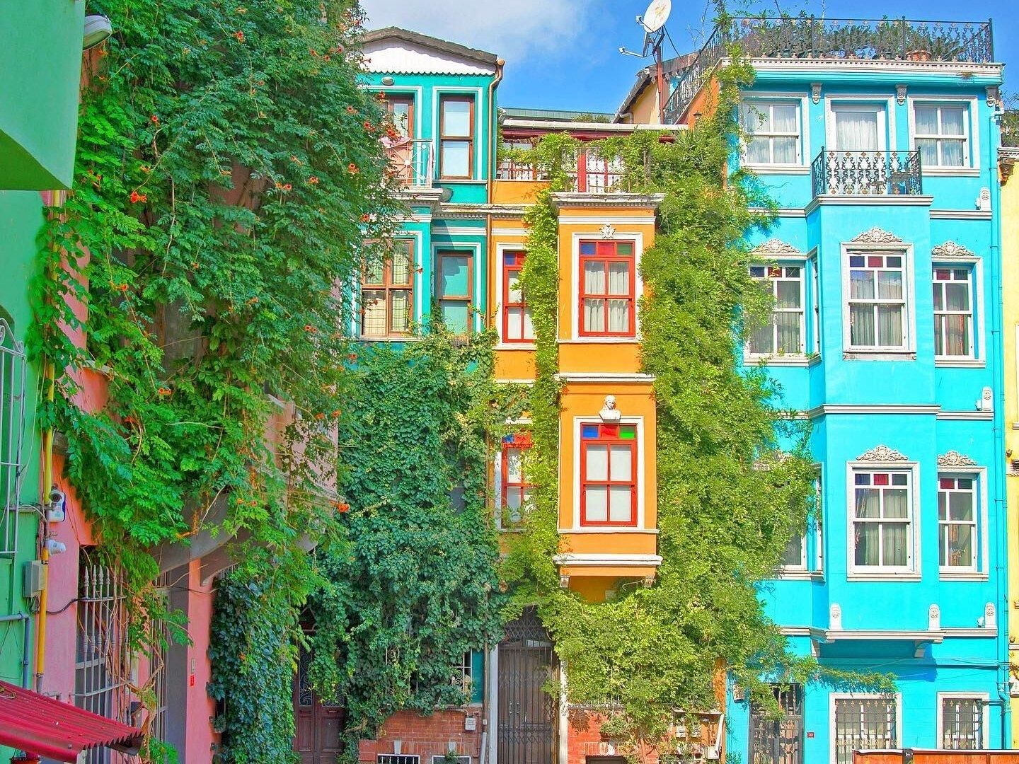بالات استانبول دنیای خانه‌های رنگی در استانبول

