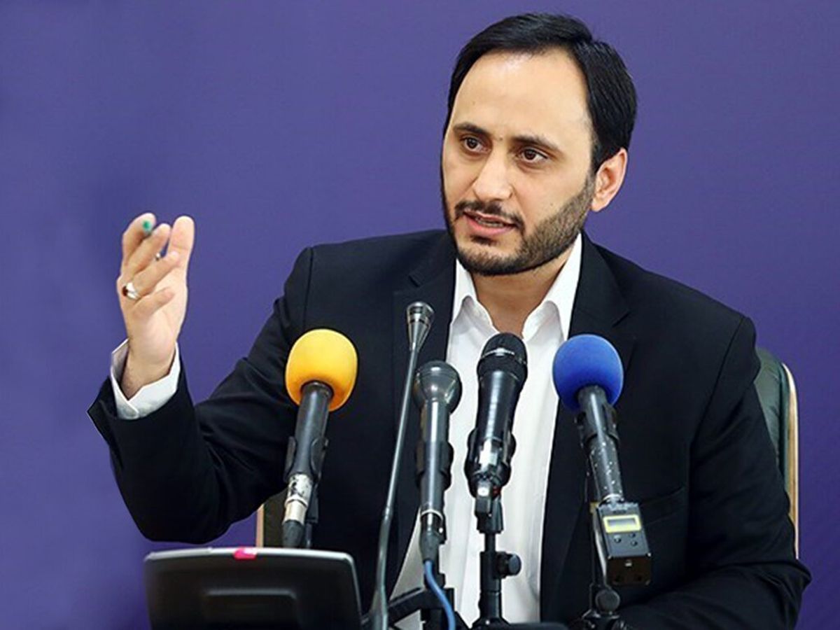 دشمن میخواهد به جای مباحثه، با هم بجنگیم/ فرهنگ ایرانی کاملا در این اعتراضات مشهود بود/ دشمن اجازه نمیدهد کارآمدیهای ما دیده شود