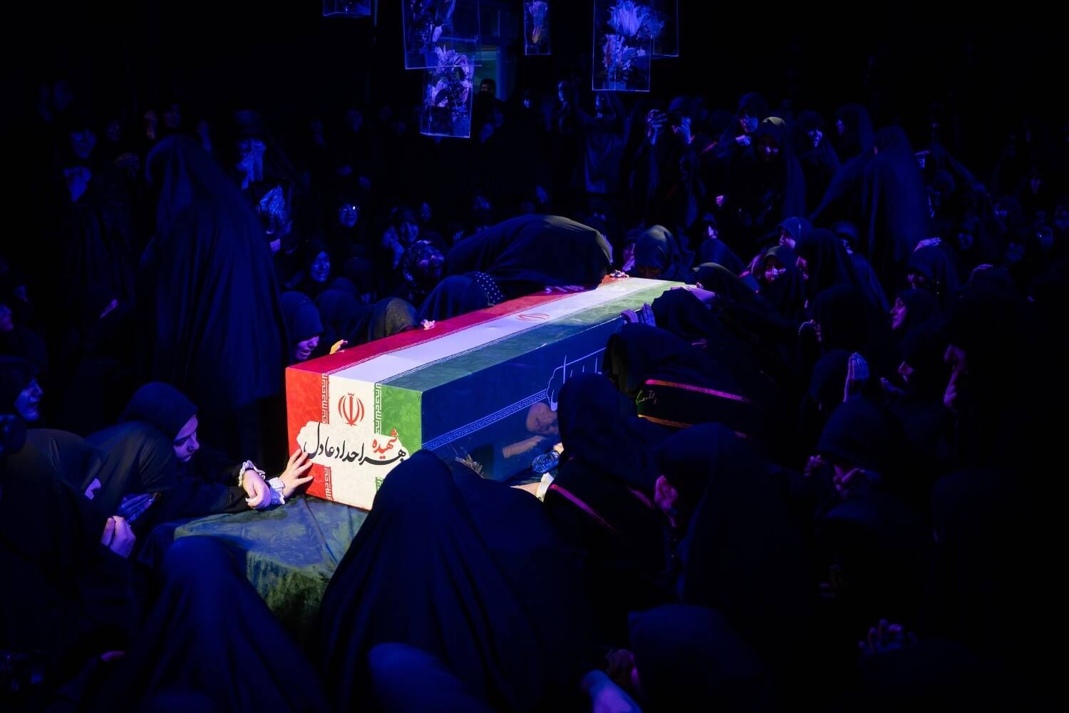 مراسم وداع با شهیده زهرا حداد عادل، عروس رهبر شهید انقلاب و همسر آیت‌الله سیدمجتبی خامنه‌ای + عکس