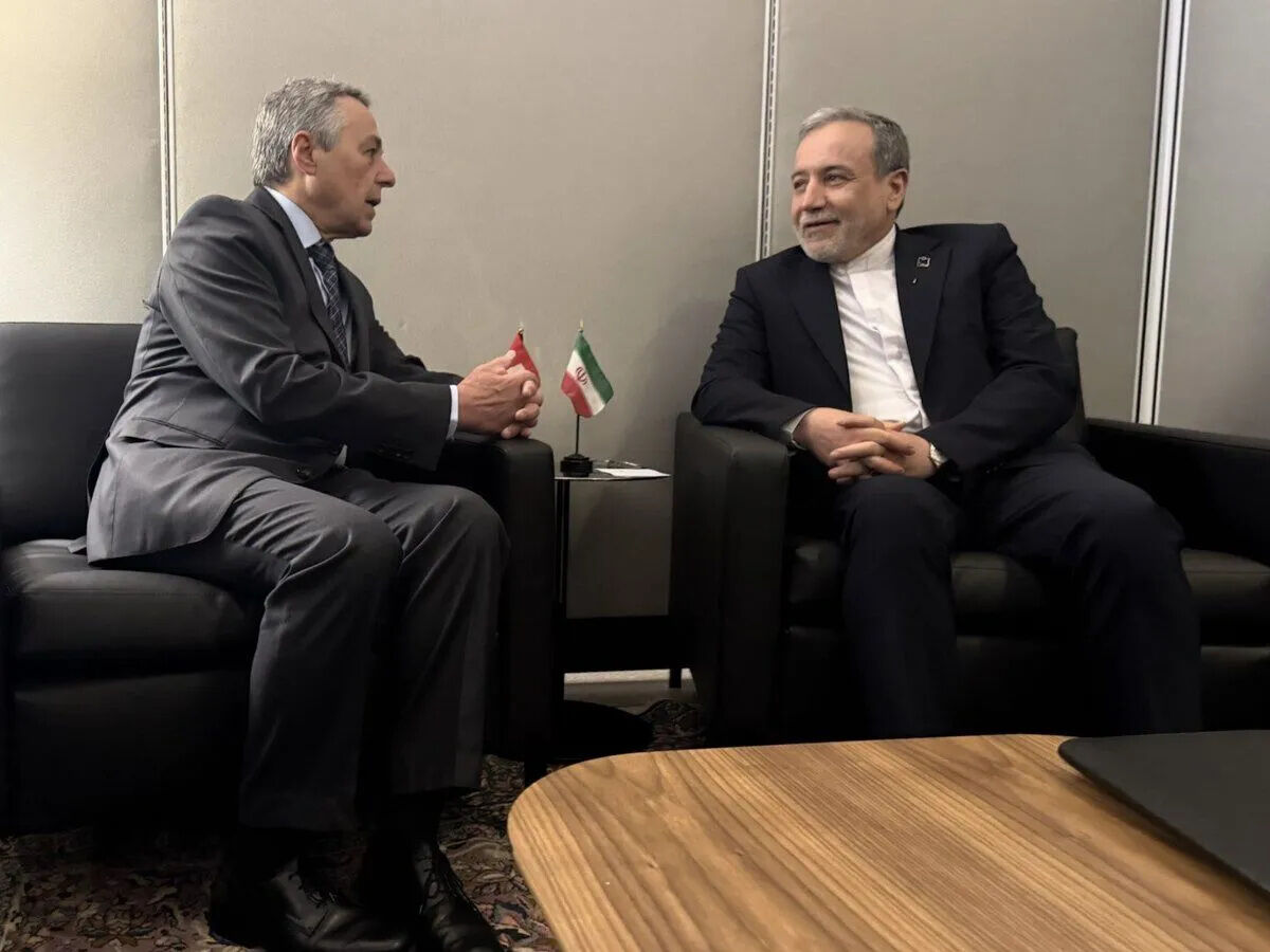 وزیر خارجه سوئیس پس از دیدار با عراقچی: آماده تسهیل راه‌حل دیپلماتیک هستیم / اولویت ما جلوگیری از تشدید بیشتر تنش‌ها، باز نگه‌داشتن کانال‌های دیپلماتیک و تلاش برای دستیابی به راه‌حلی از طریق مذاکره است