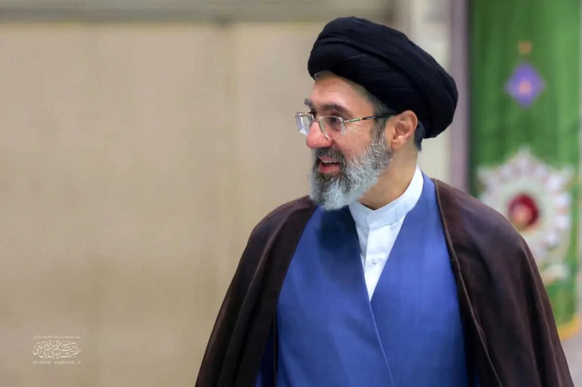 کرمانپور: رهبری برای مداوا تا ساعت ۲ بامداد دهم اسفند مهمان ما بودند؛ همکارانم هر کاری کردند، آقا مجتبی روزه‌شان را نشکستند/ استنباط ما این بود که کسی که زیر چنین بمبارانی باشد نباید بدن سالمی داشته باشد، اما به جز جراحت سطحی بر صورت، سر و پاها اتفاق خاصی