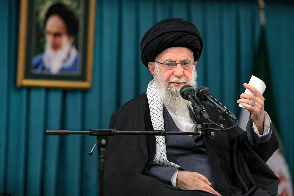 
رهبر انقلاب: بعضی مسائل قابل تحقیق نیست، چون سرّی است
