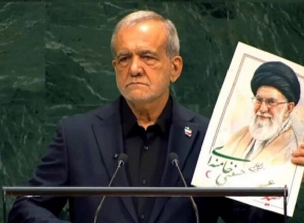 کسانی که تروریست هستند و تروریست تربیت میکنند به ما میگویند تروریست!/ ما برای دفاع از کشورمان از کسی اجازه نمیگیریم/ارتقای قدرت دفاعی تنها راه حفظ استقلال و جلوگیری از تعدی متجاوزان است