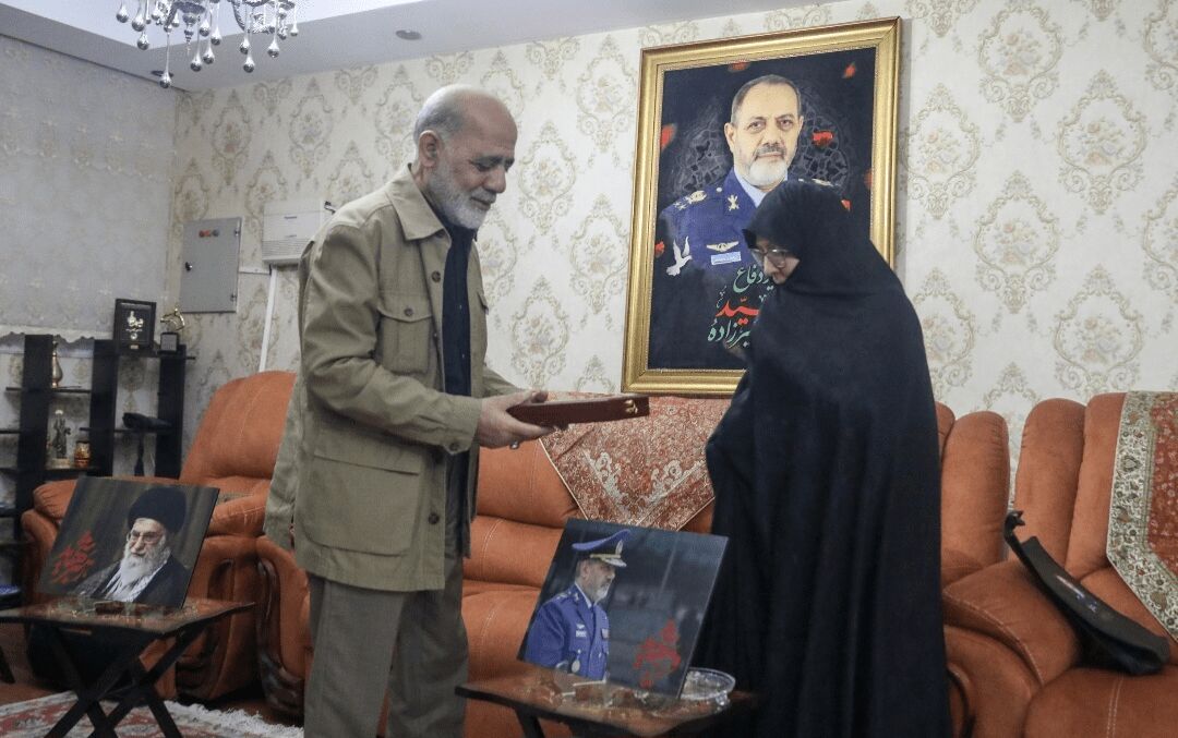 دیدار فرمانده قرارگاه خاتم با خانواده شهیدان نصیرزاده، وزیر فقید دفاع و دره‌باغی، معاون ستاد کل نیروهای مسلح