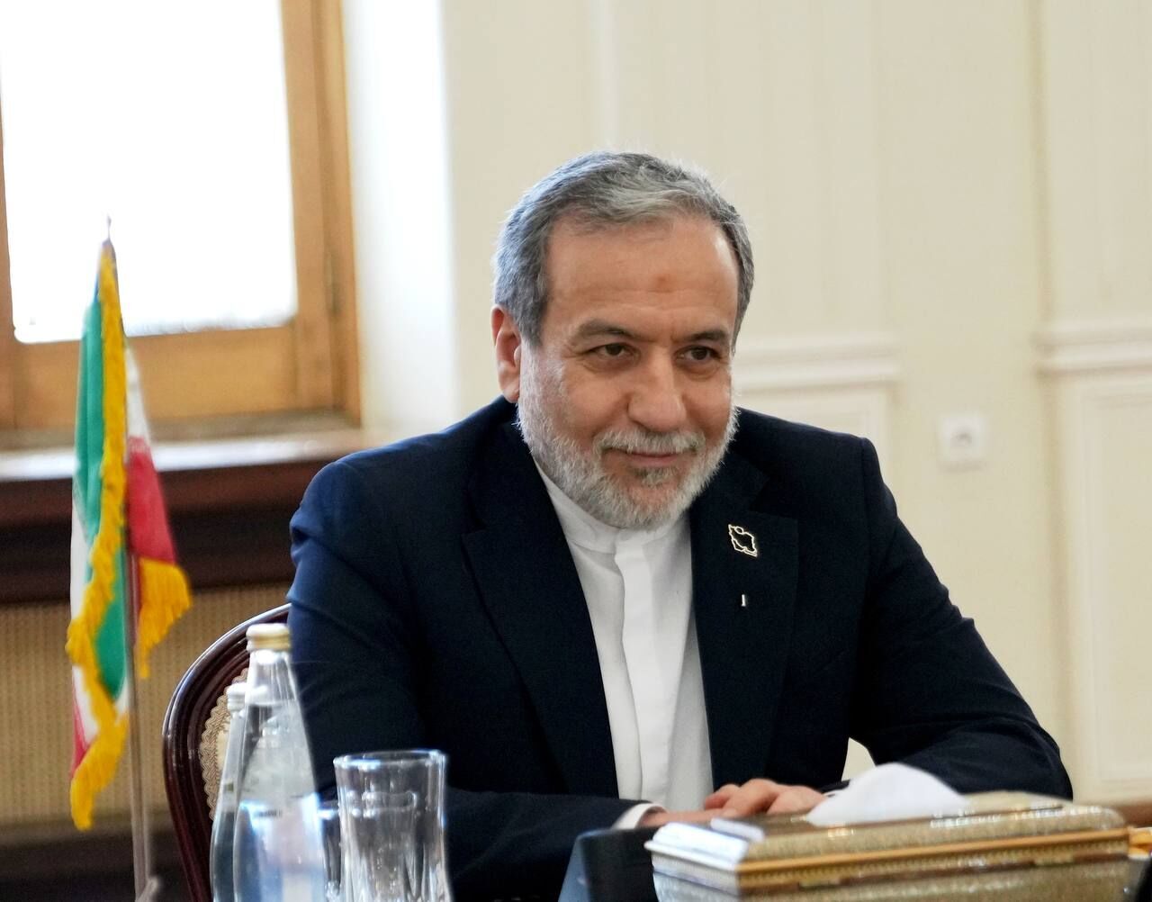 عراقچی: در شرایط کنونی کشور هم با جنگ و تهدید نظامی  و هم با تحریم‌های گسترده اقتصادی مواجه هستیم