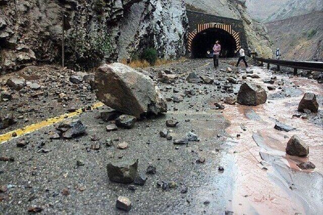 بازگشایی جاده چالوس که بر اثر رانش زمین مسدود شده بود