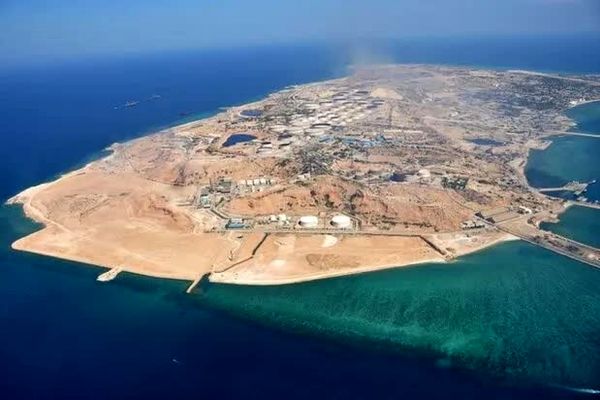 فرماندار بوشهر: دستور تخلیه خارک صادر نشده؛ زندگی عادی در جریان است