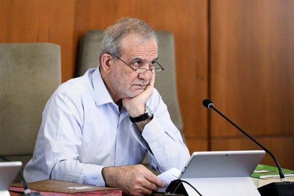 پزشکیان: سفر به پاکستان با هدف قدردانی از تلاش‌هایی انجام می‌شود که دولت این کشور برای نهایی شدن تفاهم‌نامه میان ایران و آمریکا انجام داده؛ اتفاقی که با اجرای تفاهم‌نامه رقم خواهد خورد، می‌تواند بسیاری از مشکلات موجود در منطقه و خاورمیانه را کاهش دهد