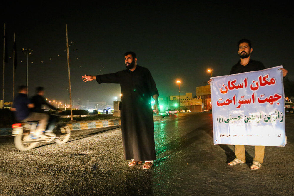 گزارش روزنامه اعتماد از شهروندانی که در ایام جنگ خانه‌شان را در اختیار جنگ‌زدگان قرار دادند / قرار نبود از گرفتاری مردم برای خودم اسکناس تولید کنم