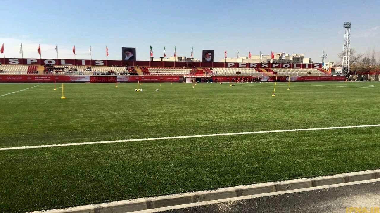 اتهام کلاهبرداری به سرمربی معروف/ مشاجره و درگیری با طلبکاران در حضور پلیس؛ پول ما را پس بده!