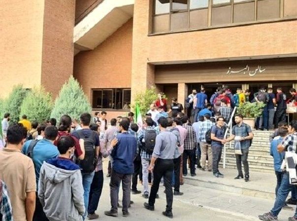 دانشگاه شریف دانشجویان معترض را ممنوع‌الورود کرد