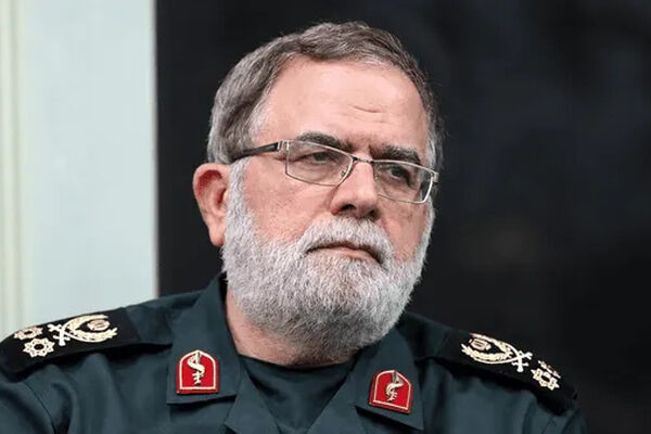 جانشین فرمانده سپاه: شلیک موشک به سمت ناوهای آمریکا معادله جدیدی در نبرد رقم زد