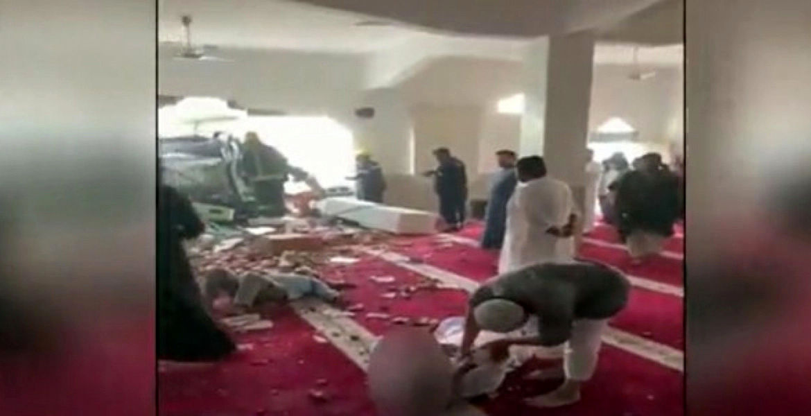 کامیون هنگام نماز وارد مسجدی در عربستان سعودی شد