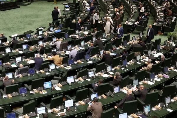 سخنگوی هیئت رئیسه: دولت از ۲۹ مرداد به مدت یک ماه و نیم، فرصت دارد تا وزرای پیشنهادی اطلاعات و دفاع را به مجلس معرفی کند