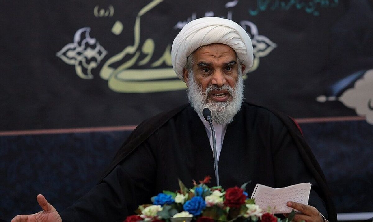 پدر و جد هویدا در تخریب بقیع نقش داشتند