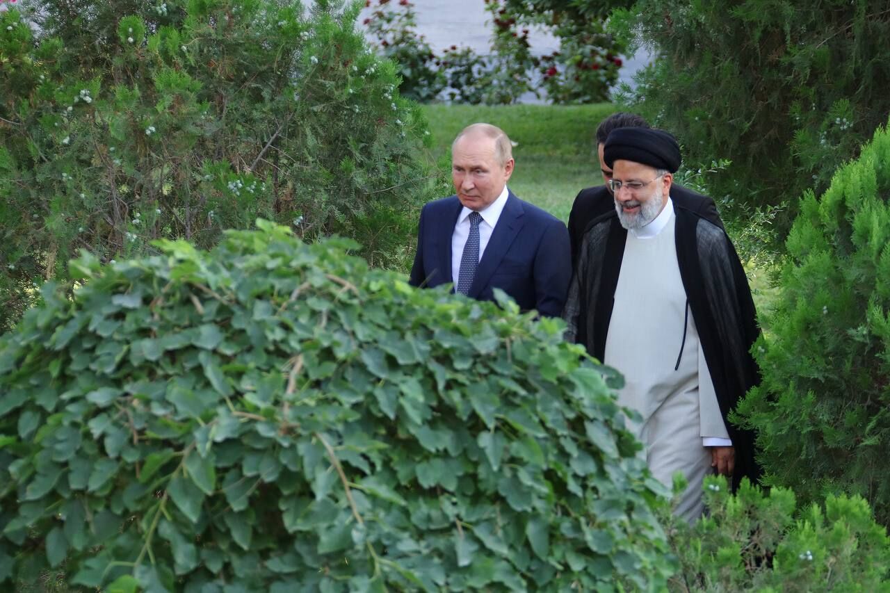 ایران برای مقابله با انزوا به روسیه پناه برده است 