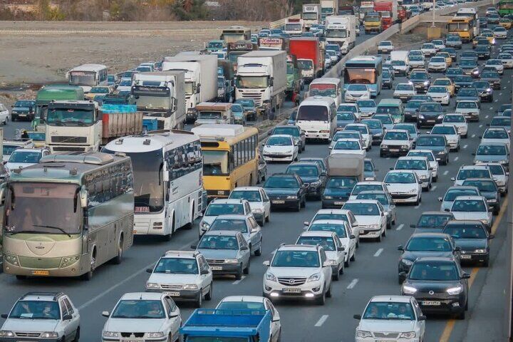 ترافیک پرحجم و سنگین صبحگاهی در برخی از معابر و بزرگراه‌های تهران