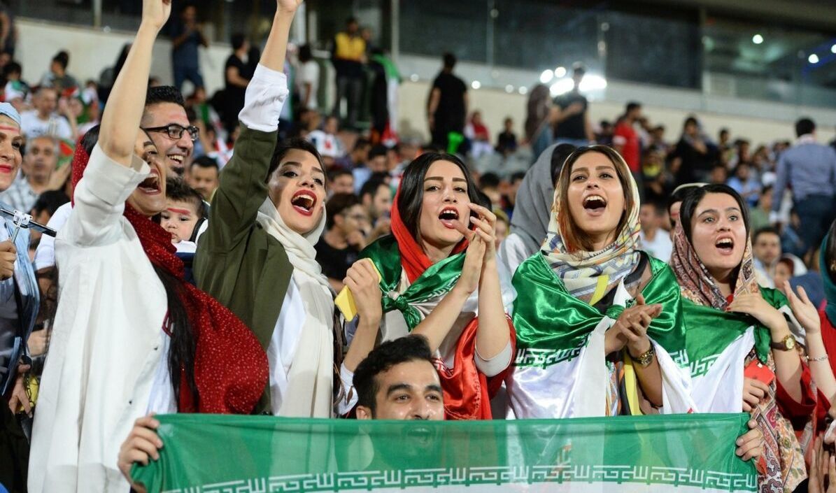 خانم‌ها در تلویزیون مجوز ورود به استادیوم را گرفتند!