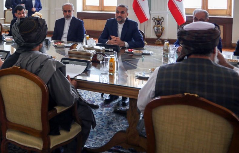 اعتراض به حضور هیات ۳۰ نفره طالبان در تهران؛ اینهمه امتیاز دادن به گروهی که برای ایران گردن کلفتی می‌کند به نفع منافع ملی نیست
