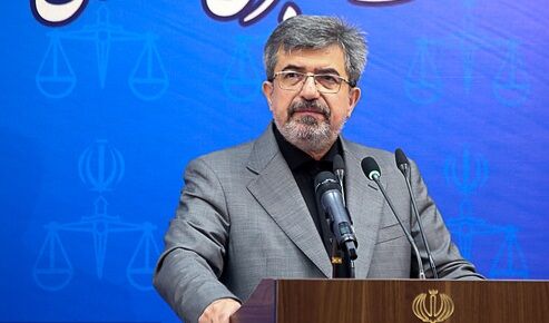 برای ۷۳ نفر از عاملان در ترور شهید سلیمانی از جمله ترامپ اعلان قرمز صادر شده 
