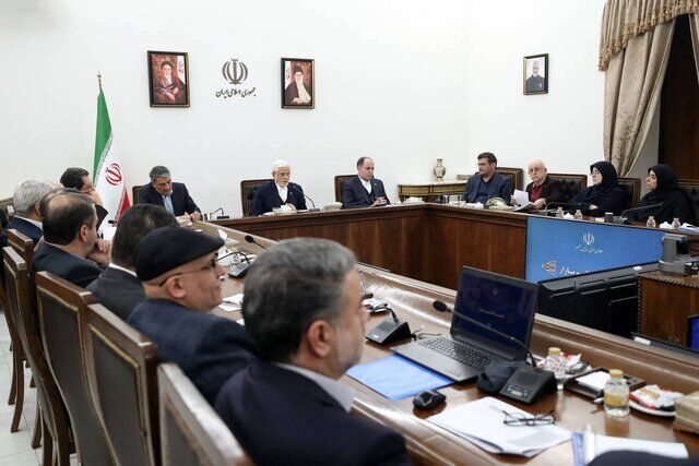هشدار معاون اول رئیس‌جمهور به خودروسازان متخلف/ تمرکز دولت بر مهار نوسان قیمت‌ها در آستانه نوروز