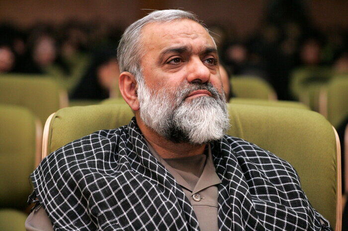 عده‌ای فکر می‌کنند می‌توانند انقلاب اسلامی را در اذهان مردم دنیا بد جلوه دهند؛ بدانند که آب دریا با پوزه سگ نجس نمی‌شود 