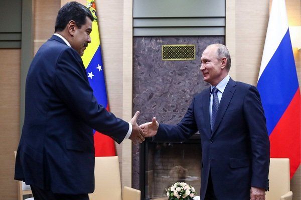 پیام پوتین به مادورو: به شکل راسخی در کنار ونزوئلا ایستاده‌ایم