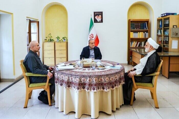پیام مشترک سران قوا در پاسخ به ترامپ: در ایران تندرو و میانه‌رو وجود ندارد/ یک خدا، یک رهبر، یک ملت و یک راه؛ آن هم راه پیروزی ایران عزیزتر از جان