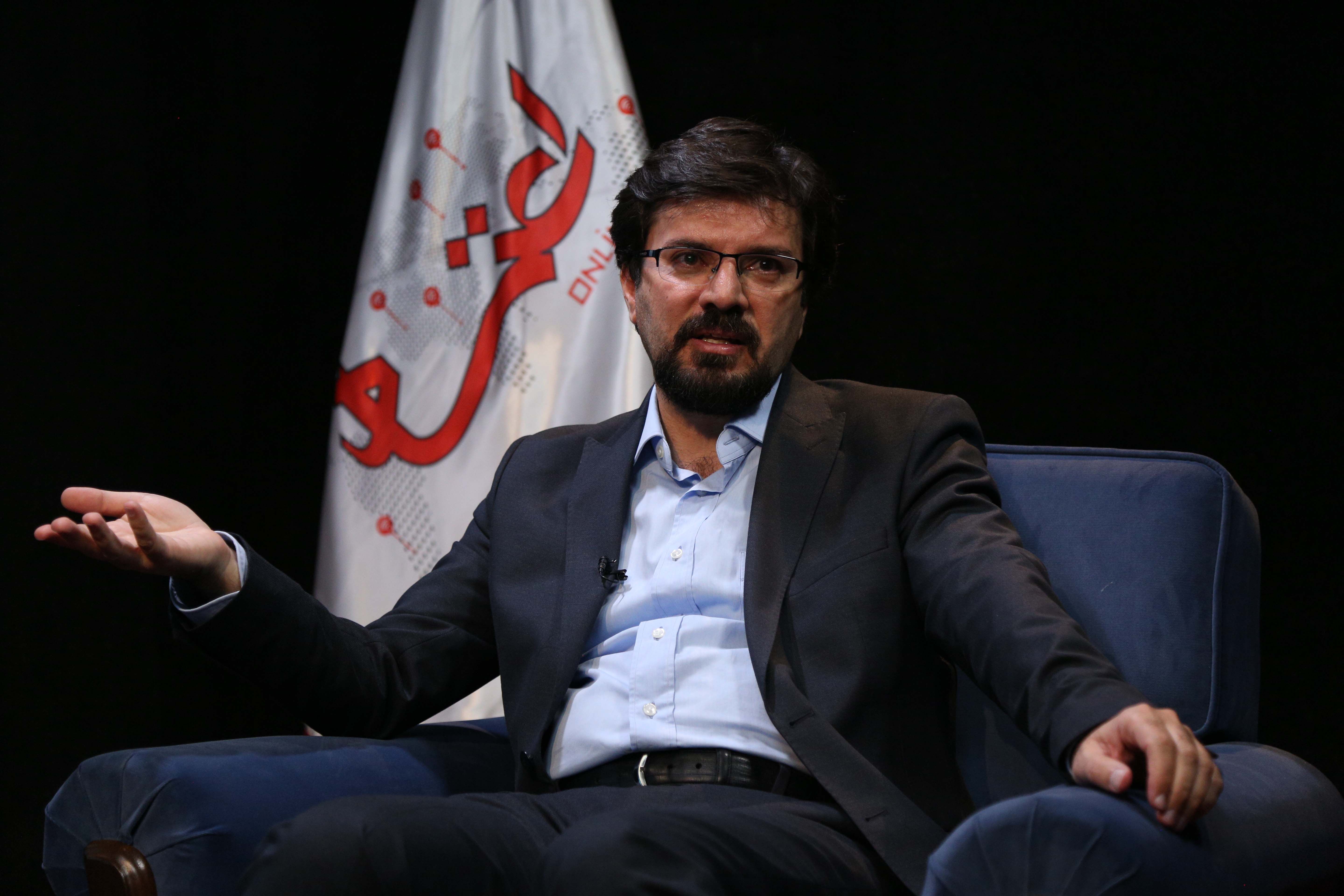افرادی که به بهانه رفع تحریم شبکه ایجاد کردند و درآمدهای وحشتناک داشتند الان بخشی از دولت شده‌اند/ تعجب می‌کنم که خاوری فرار کرد، اصلاً در آن پرونده اتفاقی نیفتاده بود