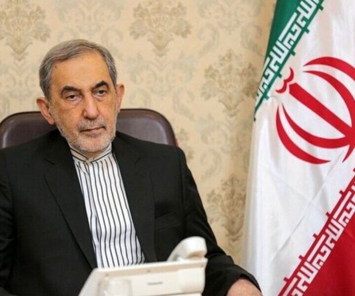 توئیت ولایتی: امروز خانواده آمریکایی هزینه قمار سردمدارانش را نقداً می‌دهد