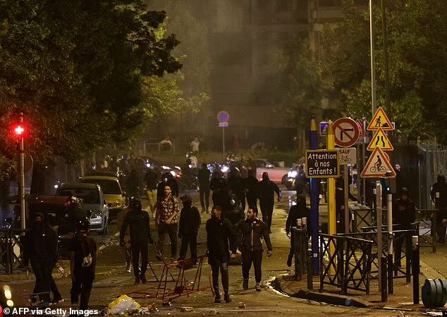 ویدئو | بازداشت کودک ۹ساله توسط پلیس فرانسه!