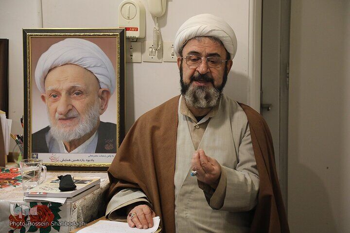 واکنش تند فرزند آیت‌الله بهجت به رفتار طلبه قمی: بر نفس خودت مسطل نشدی، می‌خواهی دیگران را اصلاح کنی، آن هم با عکس گرفتن از ناموس مردم؟